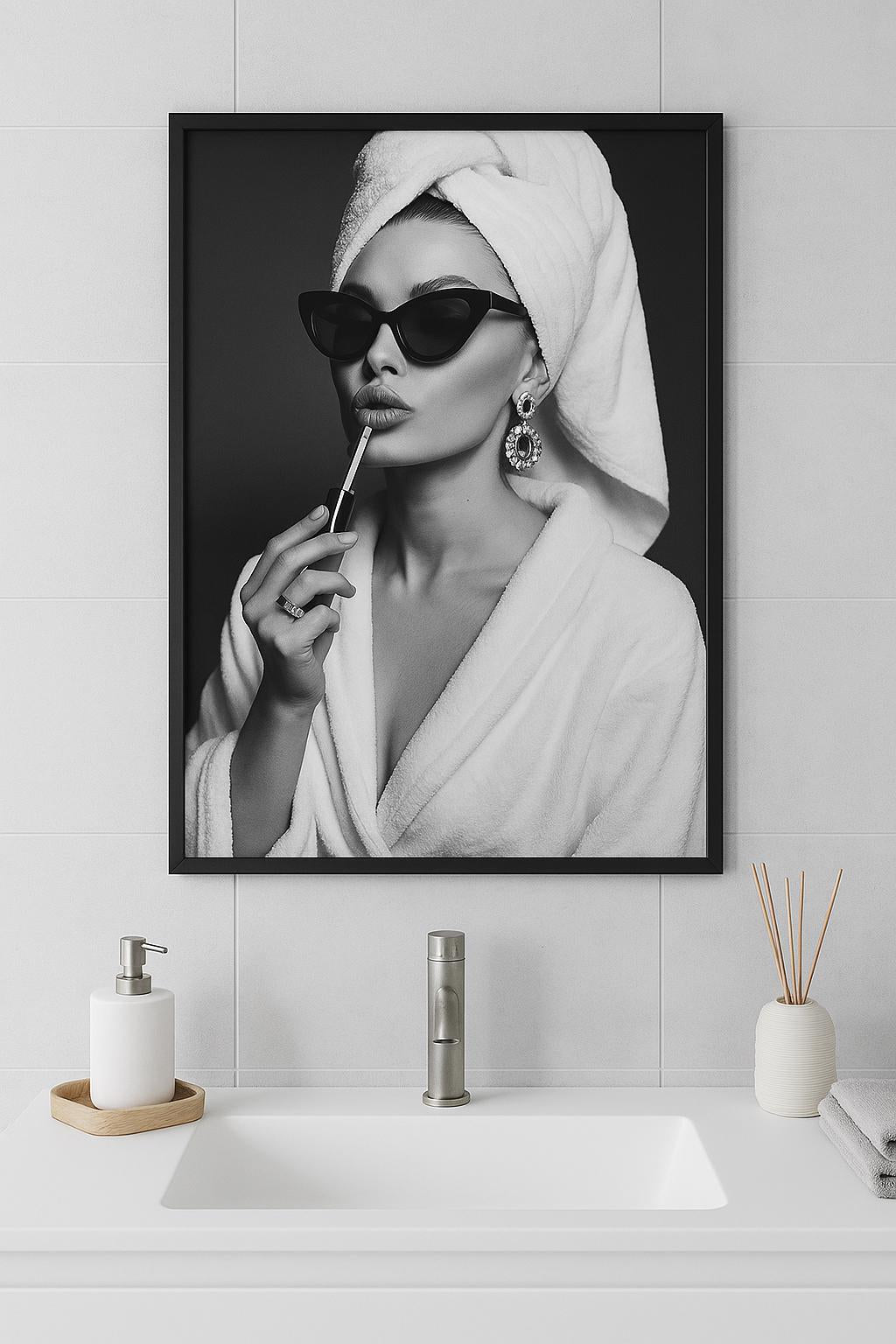 Audrey Hepburn Lipstick Print: Glam Hollywood Fashion Photo (Digital Download